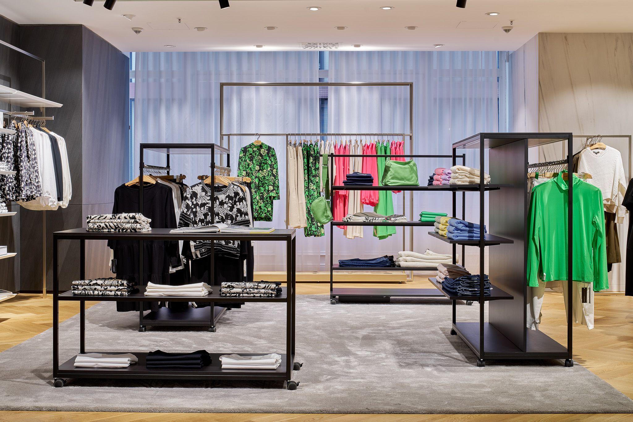 Sales area at AppelrathC&uuml;pper with Visplay's mobile retail system Qubo M.