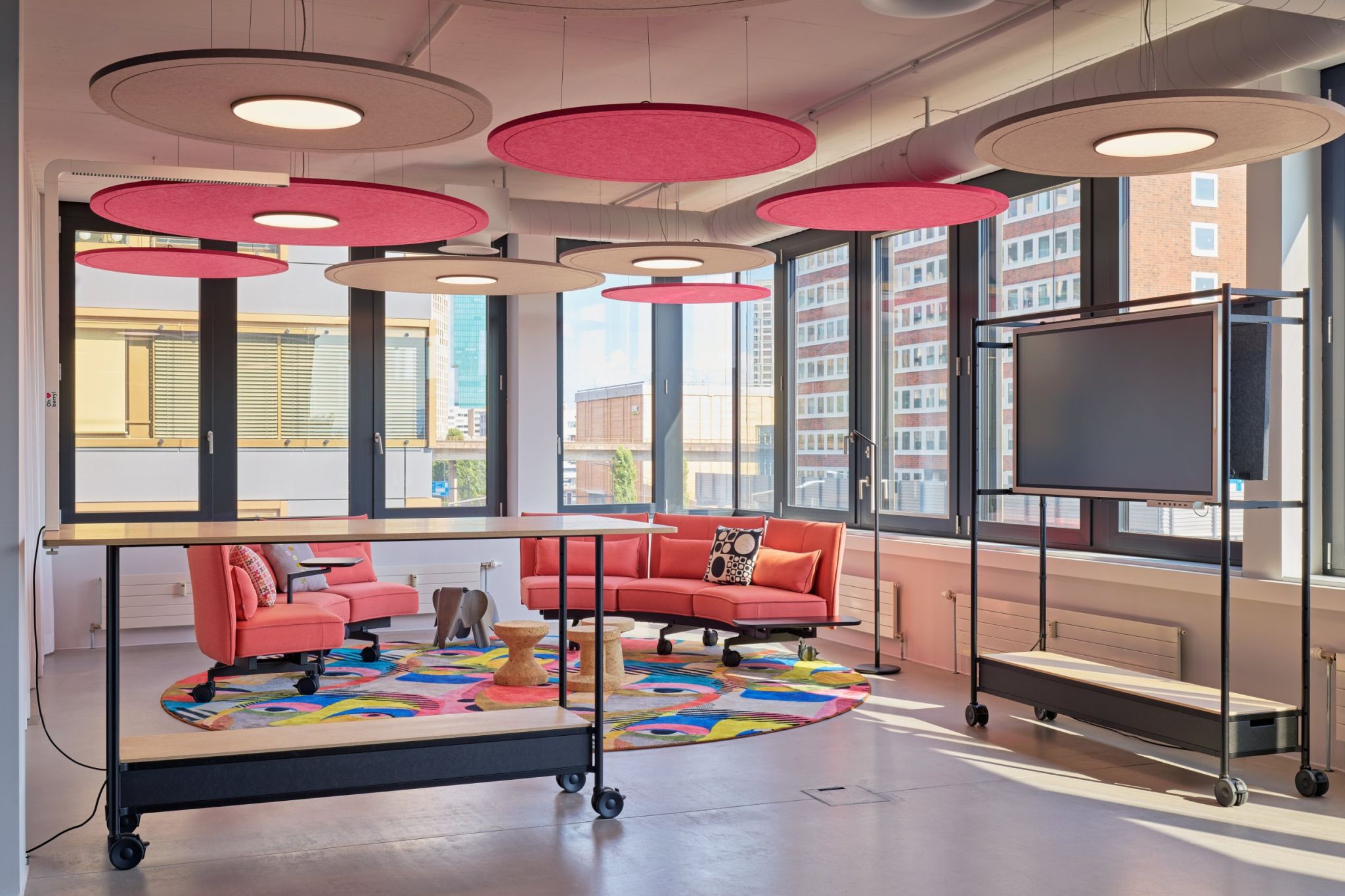 Visplay's mobile office modules FOS in use at berry. in Zurich.