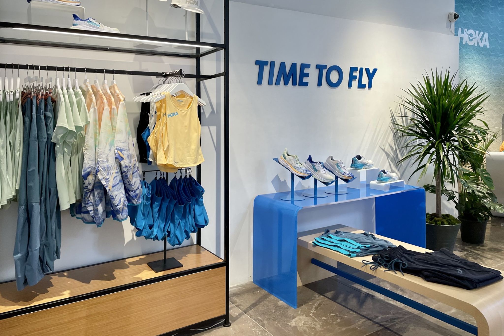 Store area of a sports shoe store with goods carrier including goods.