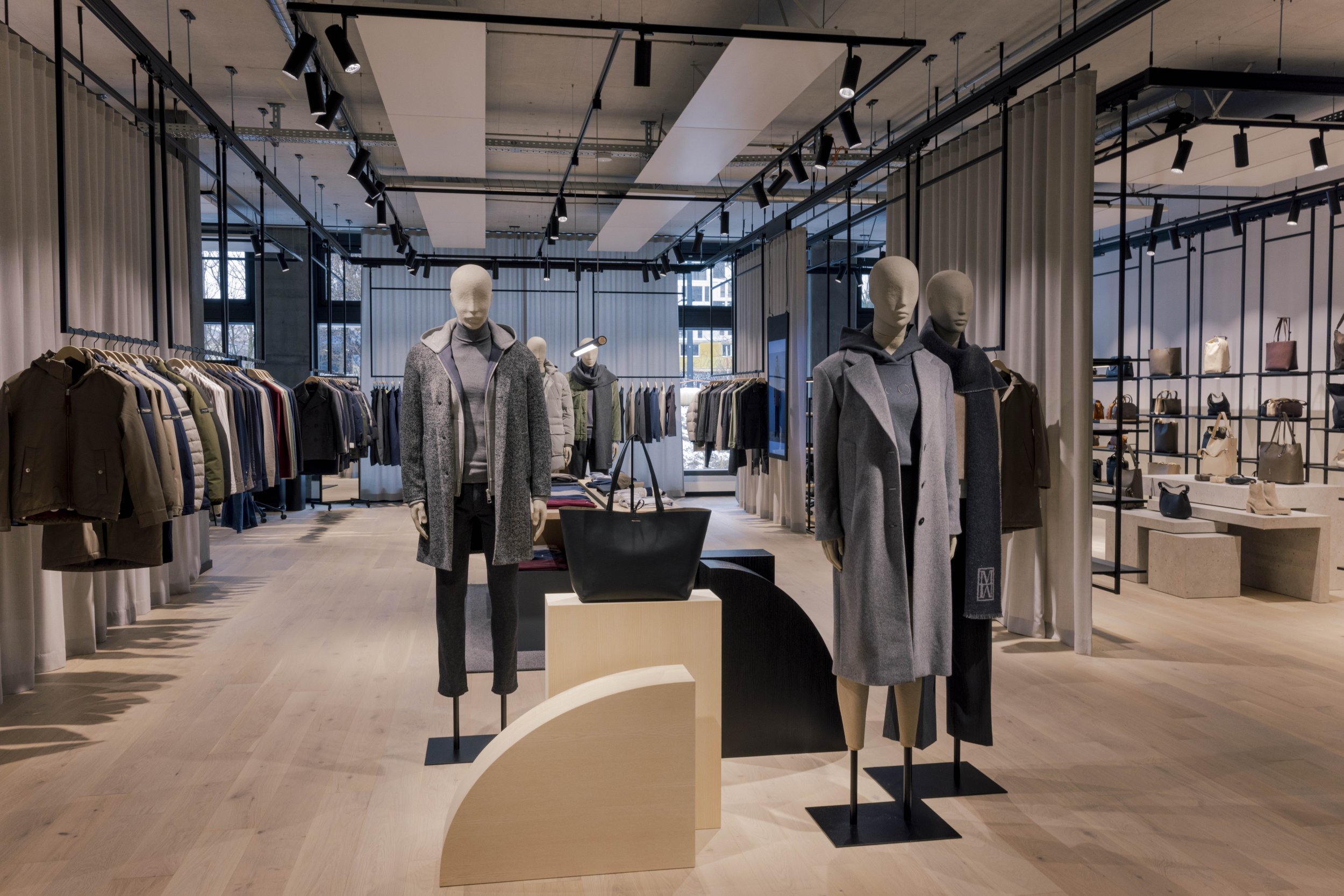 Modern Marc O'Polo showroom with Visplay systems in a minimalist design.