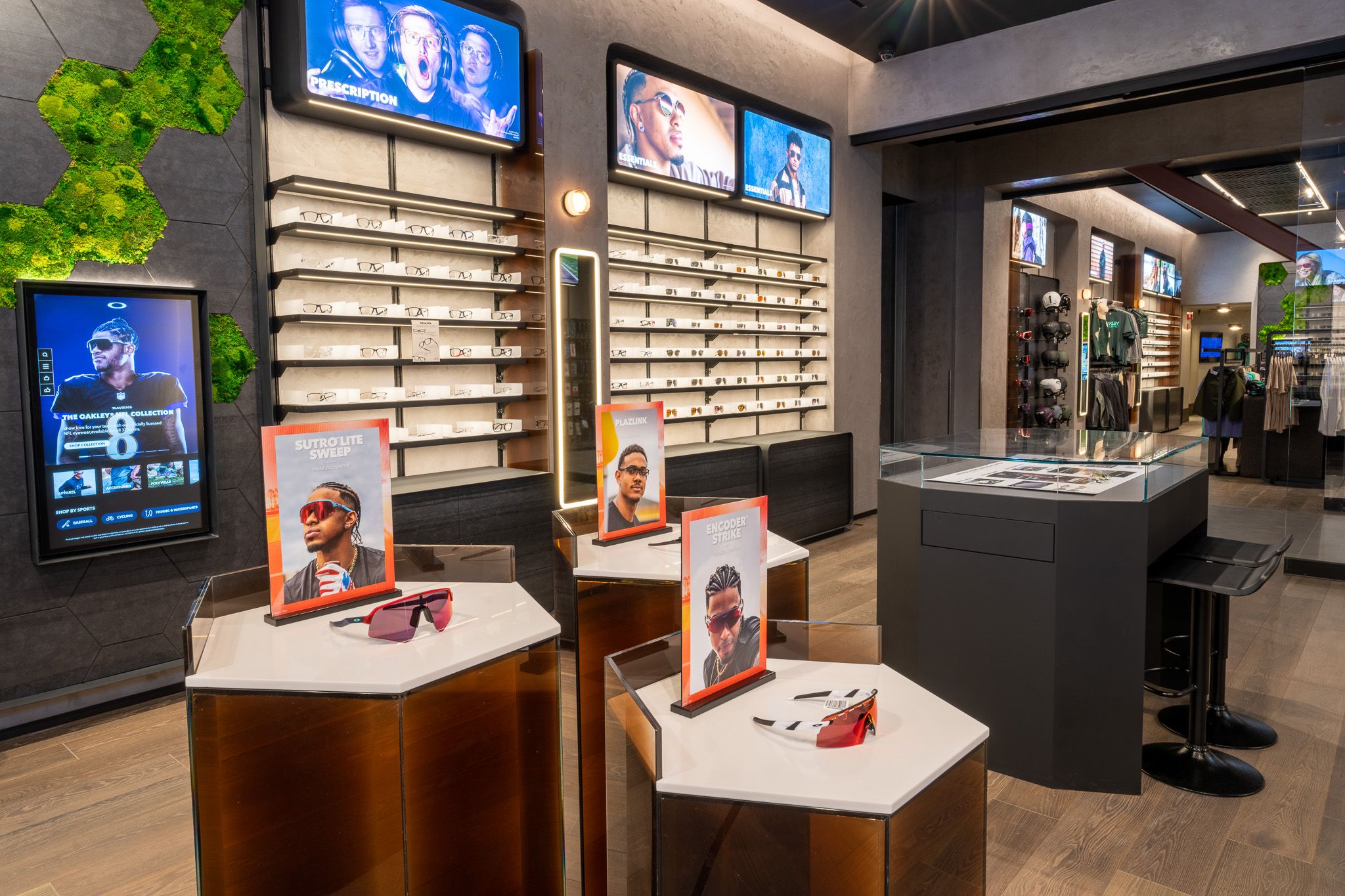 Visplay's modular systems integrated in Oakley's flagship store in California.