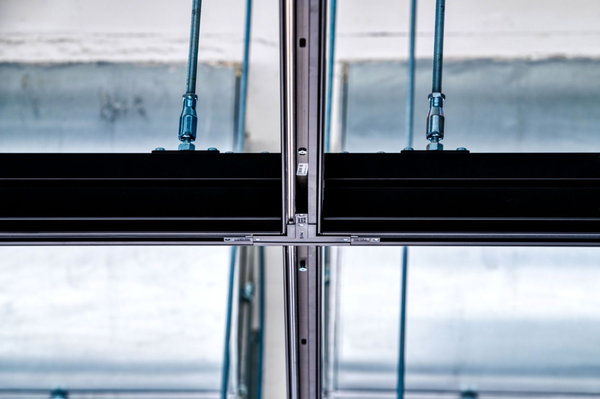 Close-up of the profile in the ceiling rail system.