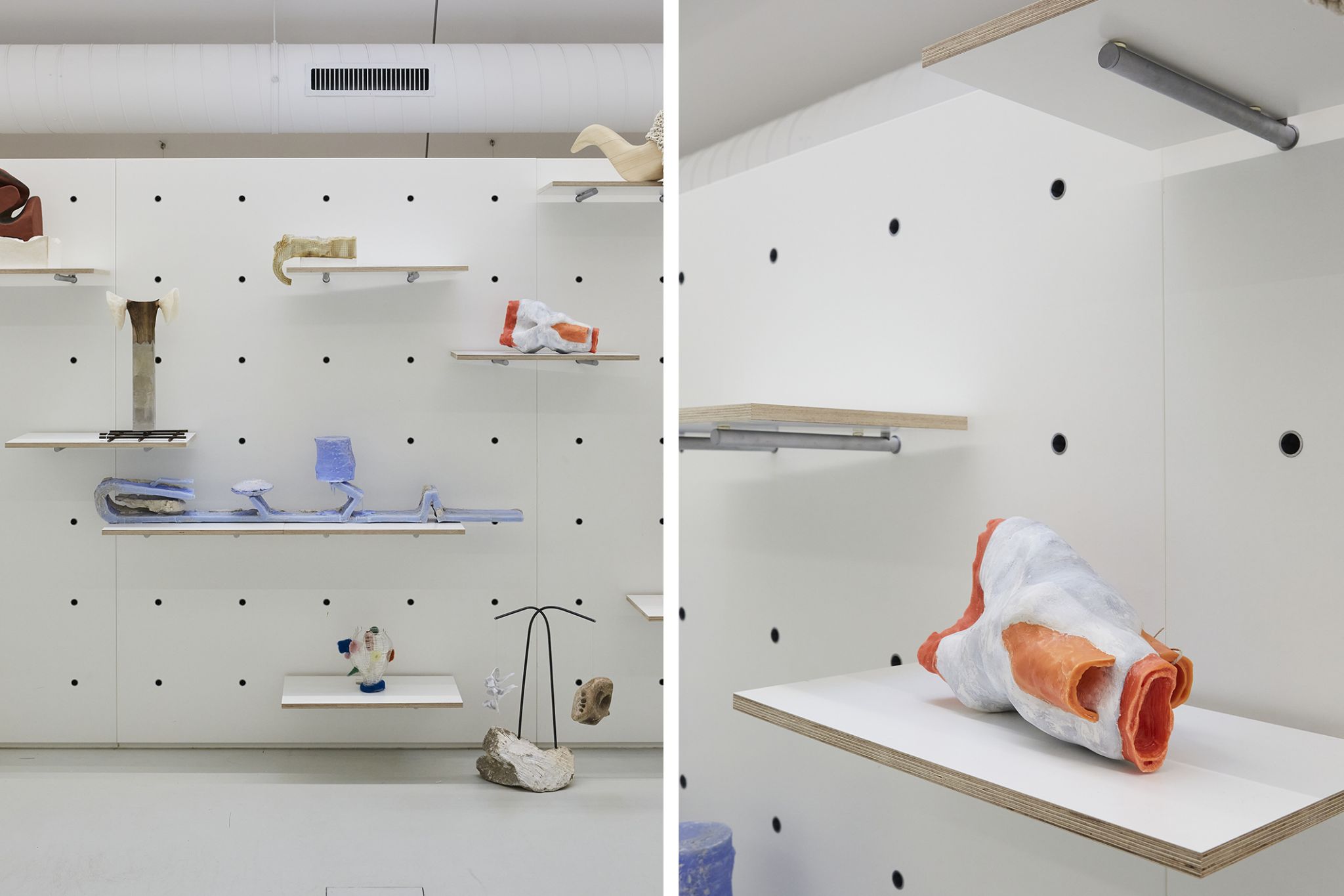 Exhibited art objects with Visplay's Mono 20 wall system.